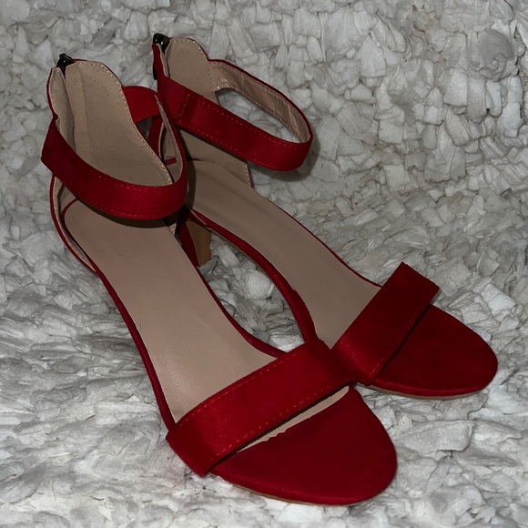 Source Unknown Shoes - Red kitten heels Size 41 (9.5-10)